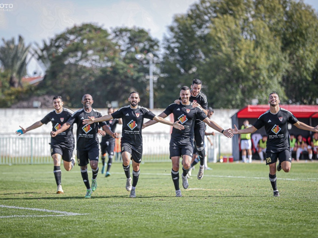 שחקני טירה חוגגה (נזיה סולטאן)